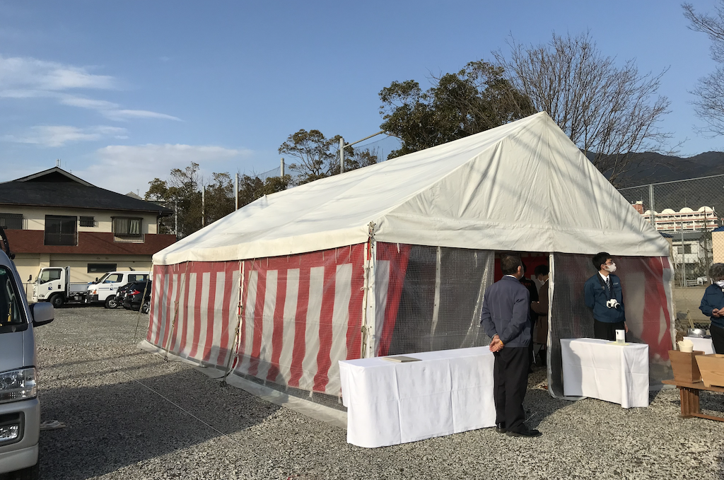 工事中の無事故、立派な建物の完成を祈念して地鎮祭を行いました